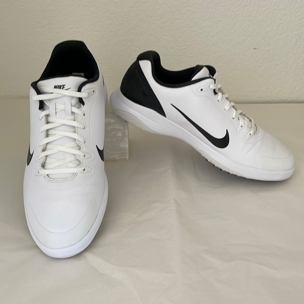 Men’s NIKE INFINITY G SPIKELESS golf shoes